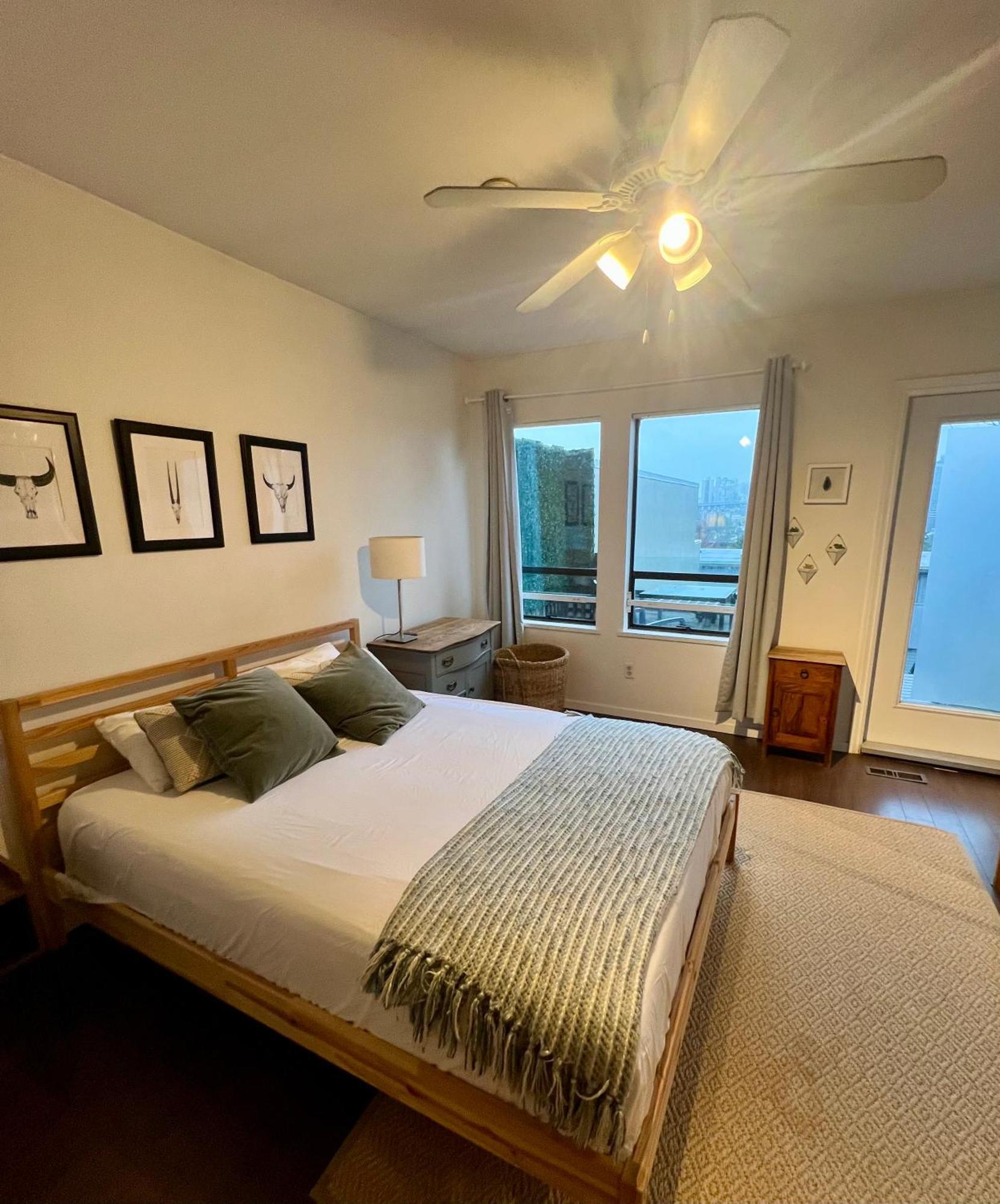 Charming Heritage Home With Mountain And City Views Vancouver Eksteriør billede